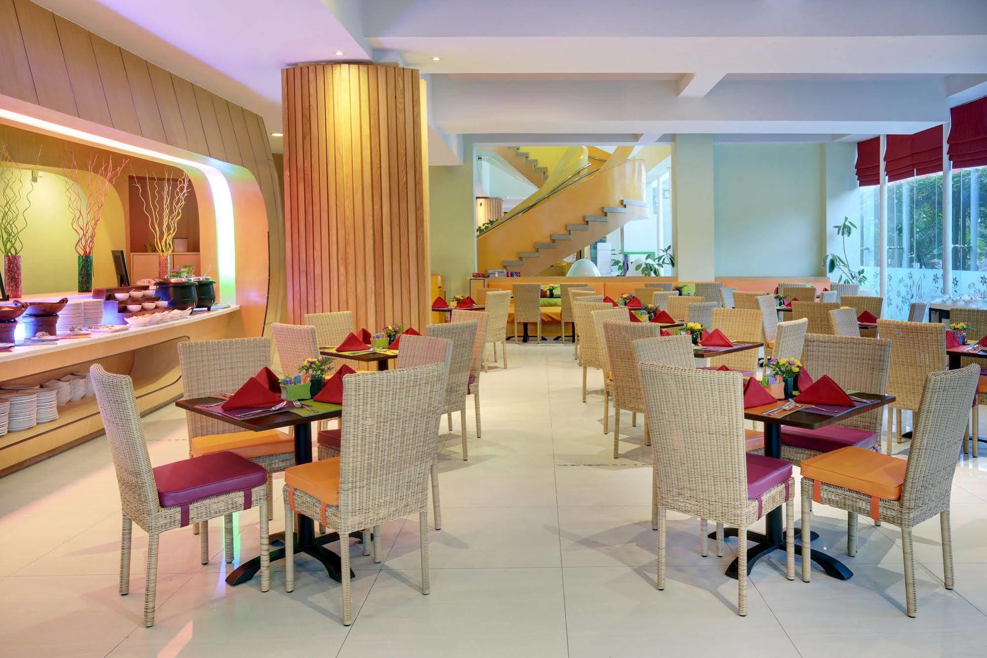 Hotel Ibis Styles Yogyakarta Esterno foto